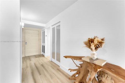 Condo in Miami Beach, Florida, 3 bedrooms  № 1887326 - photo 13