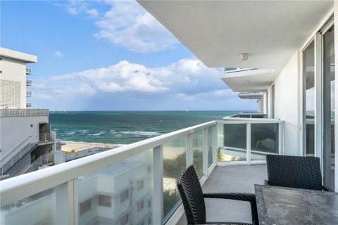 Condo in Miami Beach, Florida, 3 bedrooms  № 1887326 - photo 27
