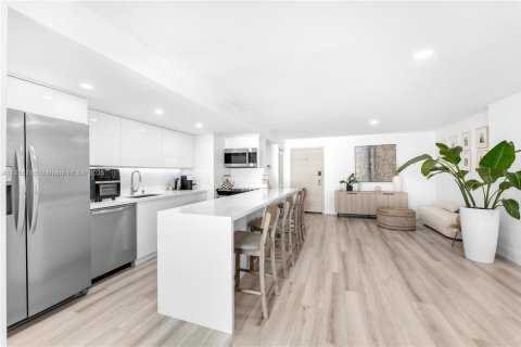Condo in Miami Beach, Florida, 3 bedrooms  № 1887326 - photo 4