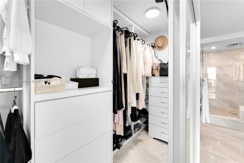 Condo in Miami Beach, Florida, 3 bedrooms  № 1887326 - photo 17
