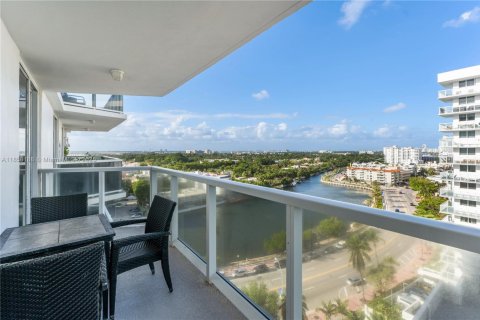 Condo in Miami Beach, Florida, 3 bedrooms  № 1887326 - photo 24