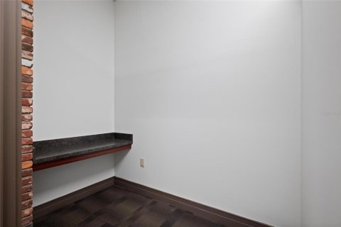 Propiedad comercial en alquiler en Tarpon Springs, Florida, 1399.85 m2 № 1915141 - foto 30