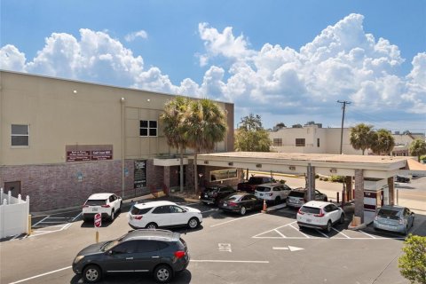 Propiedad comercial en alquiler en Tarpon Springs, Florida, 1399.85 m2 № 1915141 - foto 3