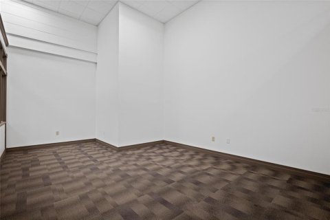 Propiedad comercial en alquiler en Tarpon Springs, Florida, 1399.85 m2 № 1915141 - foto 19