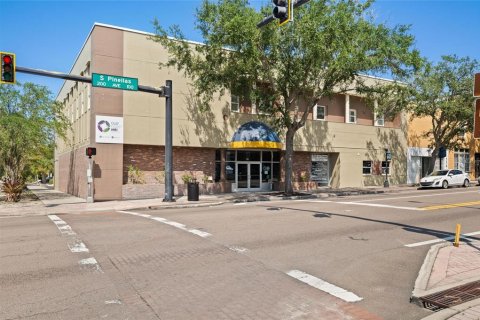 Propiedad comercial en alquiler en Tarpon Springs, Florida, 1399.85 m2 № 1915141 - foto 2