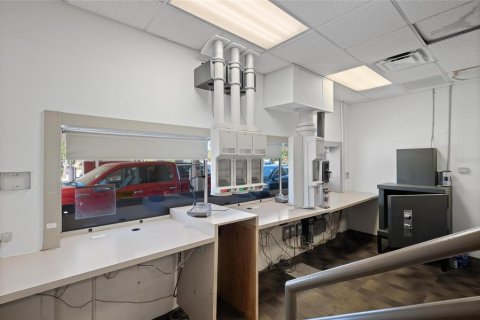 Propiedad comercial en alquiler en Tarpon Springs, Florida, 1399.85 m2 № 1915141 - foto 24