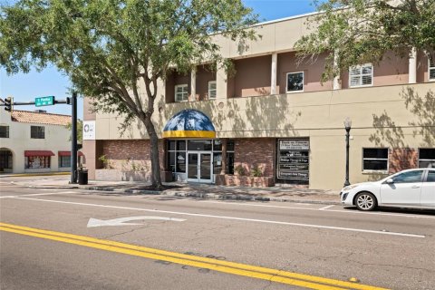 Propiedad comercial en alquiler en Tarpon Springs, Florida, 1399.85 m2 № 1915141 - foto 1