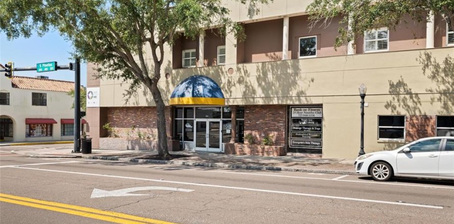 Propiedad comercial en Tarpon Springs, Florida 1399.85 m2 № 1915141