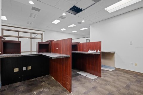 Propiedad comercial en alquiler en Tarpon Springs, Florida, 1399.85 m2 № 1915141 - foto 25