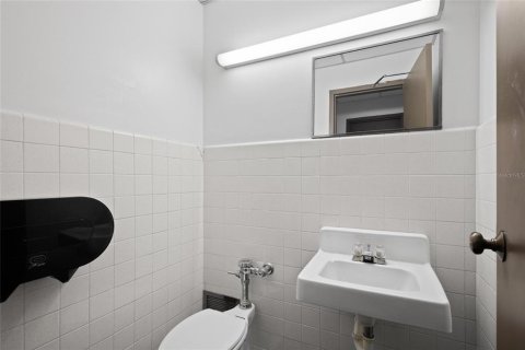 Propiedad comercial en alquiler en Tarpon Springs, Florida, 1399.85 m2 № 1915141 - foto 29