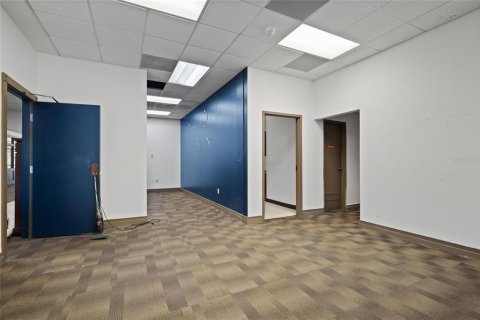 Propiedad comercial en alquiler en Tarpon Springs, Florida, 1399.85 m2 № 1915141 - foto 26