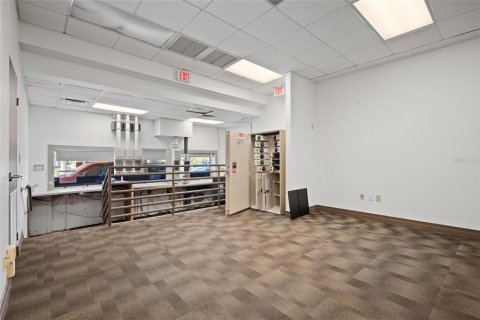 Propiedad comercial en alquiler en Tarpon Springs, Florida, 1399.85 m2 № 1915141 - foto 23