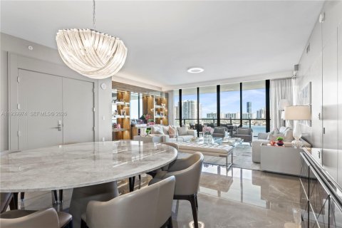 Condominio en venta en Aventura, Florida, 3 dormitorios, 248.05 m2 № 2061497 - foto 13