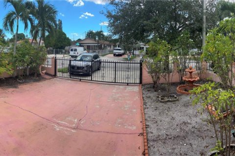 Villa ou maison à vendre à Hialeah, Floride: 3 chambres, 145.67 m2 № 1948673 - photo 5