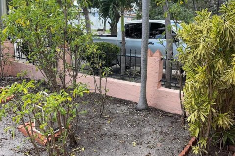 Villa ou maison à vendre à Hialeah, Floride: 3 chambres, 145.67 m2 № 1948673 - photo 6