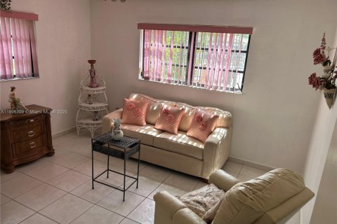 Villa ou maison à vendre à Hialeah, Floride: 3 chambres, 145.67 m2 № 1948673 - photo 15