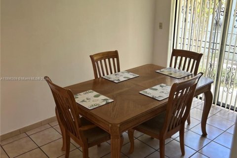 Villa ou maison à vendre à Hialeah, Floride: 3 chambres, 145.67 m2 № 1948673 - photo 27