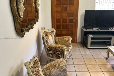 Villa ou maison à vendre à Hialeah, Floride: 3 chambres, 145.67 m2 № 1948673 - photo 12