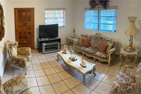 Villa ou maison à vendre à Hialeah, Floride: 3 chambres, 145.67 m2 № 1948673 - photo 8
