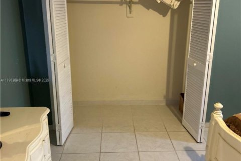 Villa ou maison à vendre à Hialeah, Floride: 3 chambres, 145.67 m2 № 1948673 - photo 21