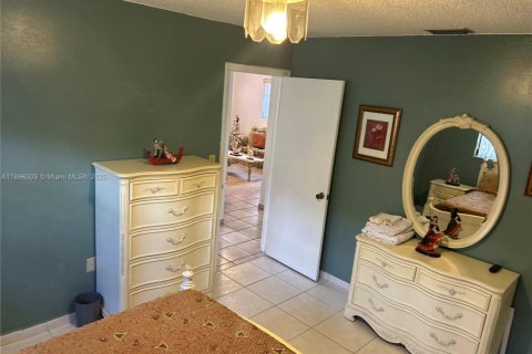 Villa ou maison à vendre à Hialeah, Floride: 3 chambres, 145.67 m2 № 1948673 - photo 19