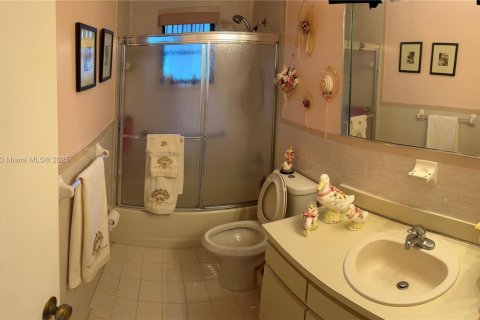 Villa ou maison à vendre à Hialeah, Floride: 3 chambres, 145.67 m2 № 1948673 - photo 24