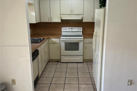 Villa ou maison à vendre à Hialeah, Floride: 3 chambres, 145.67 m2 № 1948673 - photo 30
