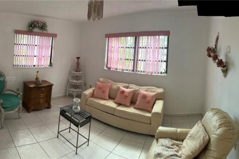 Villa ou maison à vendre à Hialeah, Floride: 3 chambres, 145.67 m2 № 1948673 - photo 18
