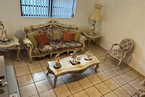 Villa ou maison à vendre à Hialeah, Floride: 3 chambres, 145.67 m2 № 1948673 - photo 9