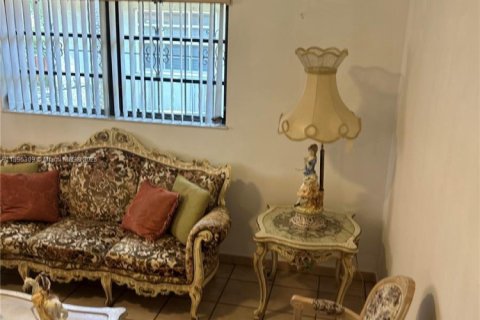 Villa ou maison à vendre à Hialeah, Floride: 3 chambres, 145.67 m2 № 1948673 - photo 11