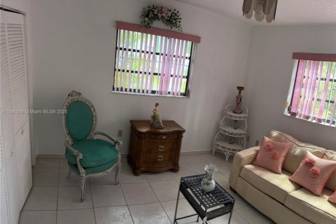 Villa ou maison à vendre à Hialeah, Floride: 3 chambres, 145.67 m2 № 1948673 - photo 17