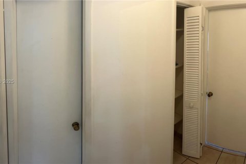 Villa ou maison à vendre à Hialeah, Floride: 3 chambres, 145.67 m2 № 1948673 - photo 14