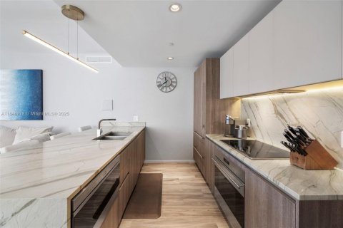 Condo in Miami, Florida, 3 bedrooms  № 1890227 - photo 11