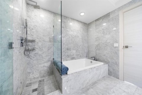 Condo in Miami, Florida, 3 bedrooms  № 1890227 - photo 18
