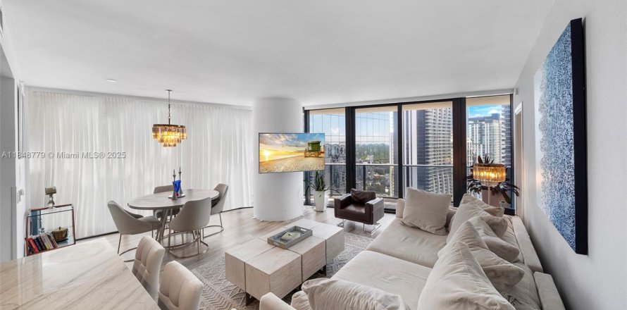 Condominio en Miami, Florida, 3 dormitorios № 1890227