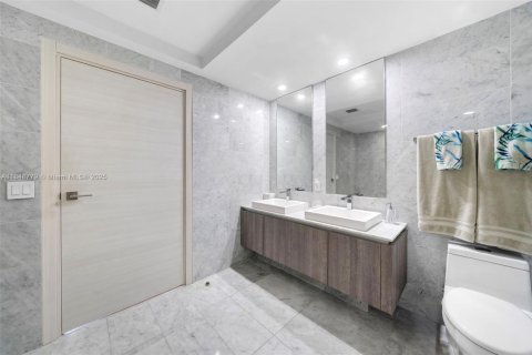 Condo in Miami, Florida, 3 bedrooms  № 1890227 - photo 17