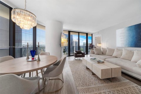 Condo in Miami, Florida, 3 bedrooms  № 1890227 - photo 2
