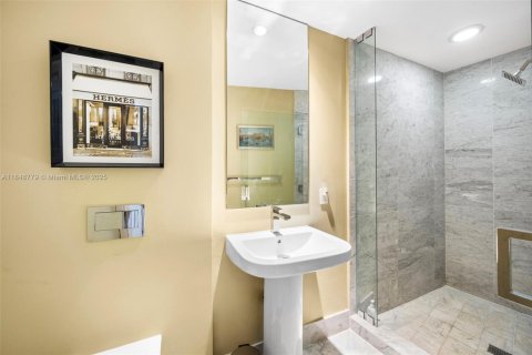 Condo in Miami, Florida, 3 bedrooms  № 1890227 - photo 27