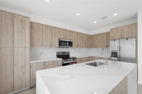 Touwnhouse à vendre à Miami, Floride: 5 chambres № 1989421 - photo 4