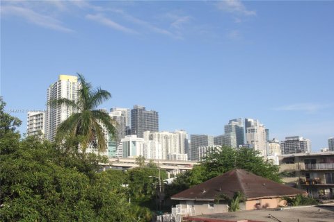 Condo in Miami, Florida, 1 bedroom  № 1852247 - photo 6