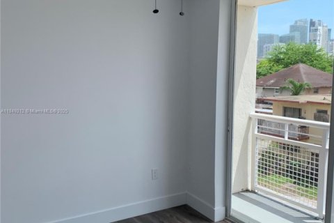 Condo in Miami, Florida, 1 bedroom  № 1852247 - photo 12