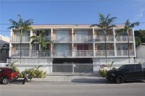 Condo in Miami, Florida, 1 bedroom  № 1852247 - photo 1