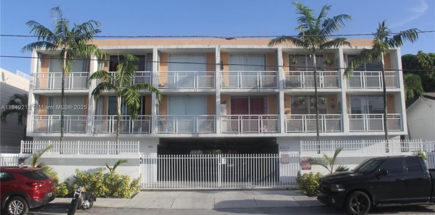 Condo in Miami, Florida, 1 bedroom № 1852247