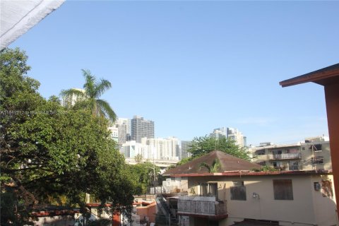 Condo in Miami, Florida, 1 bedroom  № 1852247 - photo 7