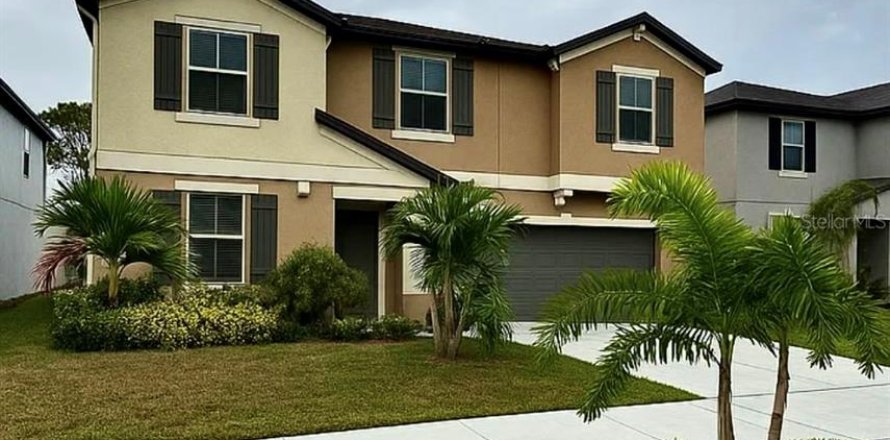 House in Riverview, Florida 5 bedrooms, 273.97 sq.m. № 2211980