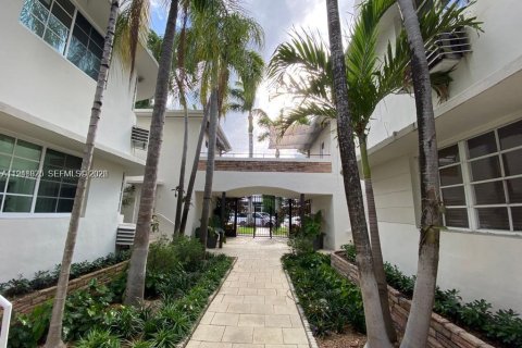 Студия в кондо в Майами-Бич, Флорида № 2026583