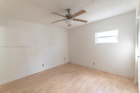 House in North Lauderdale, Florida 3 bedrooms, 103.68 sq.m. № 1881800 - photo 7