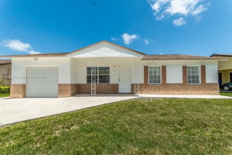 House in North Lauderdale, Florida 3 bedrooms, 103.68 sq.m. № 1881800 - photo 14