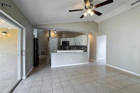 House in Kissimmee, Florida 4 bedrooms, 162.3 sq.m. № 1515572 - photo 12
