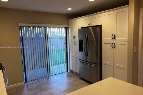 Снять в аренду таунхаус в Майами, Флорида 3 спальни, 109.9м2, № 2043432 - фото 20